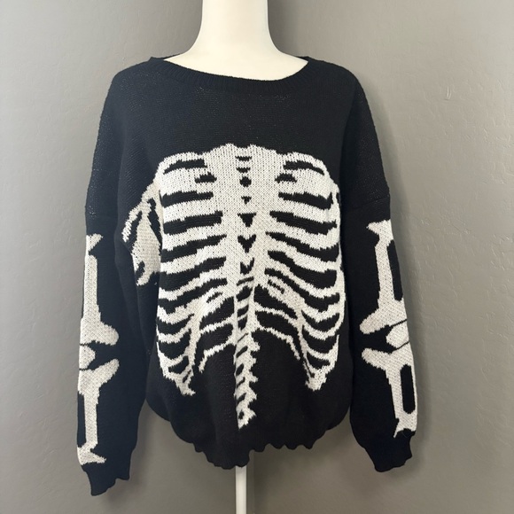 Skeleton Sweater NWOT Black and White Size L - Picture 1 of 8